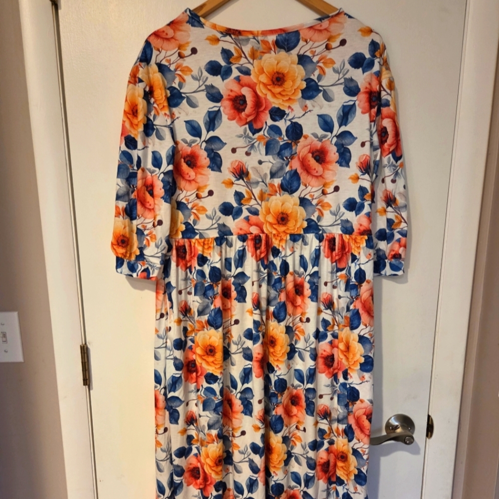 Women's long, floral dress with 3/4 sleeves, crewneck, Size Small